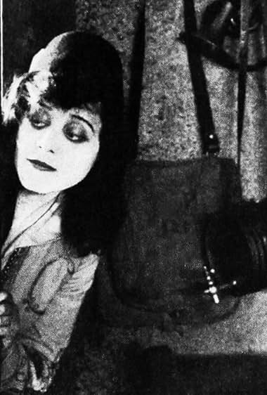 Famous trivia from Hollywood movie : Under Two Flags (1916)