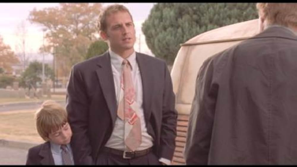 Famous trivia from Hollywood movie : Around the Bend (2004)